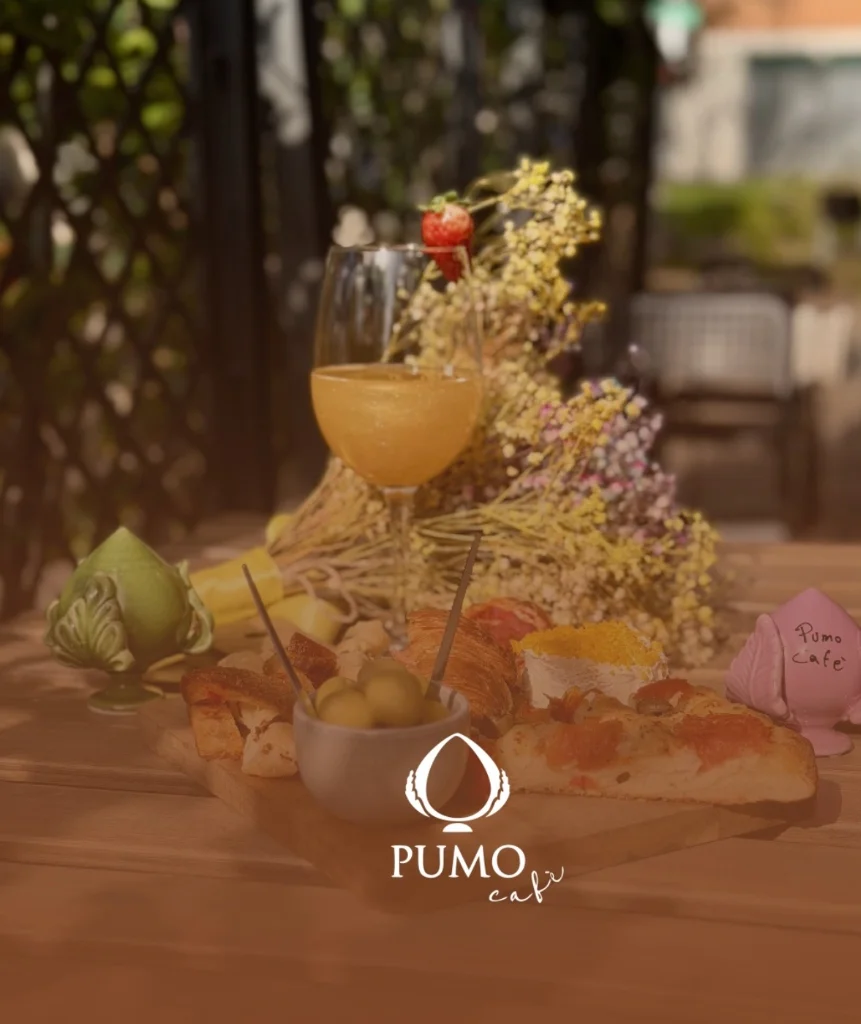Tagliere dell'aperitivo con focaccia, spritz e pumi